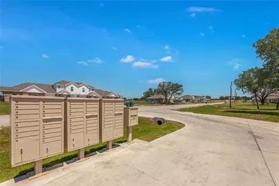 109 N Park Ct, Springtown, TX 76082 - Photo 5