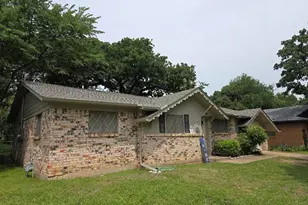 84 Ravenswood Dr, Bedford, TX 76022 - Photo 1