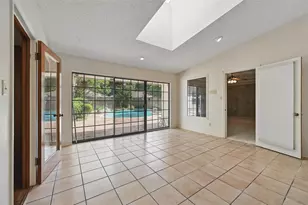 9719 Amberley Dr, Dallas, TX 75243 - Photo 9