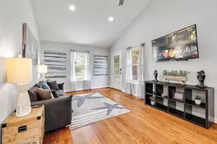 1718 Ripley St, Dallas, TX 75204 - Photo 3