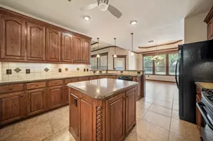 811 Amherst Dr, Waxahachie, TX 75165 - Photo 7