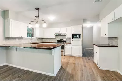 1533 E Springcrest Circle, Lancaster, TX 75134 - Photo 11