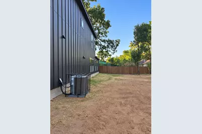 2206 Dyson Street, Dallas, TX 75215 - Photo 23