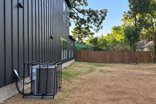 2206 Dyson St, Dallas, TX 75215 - Photo 23