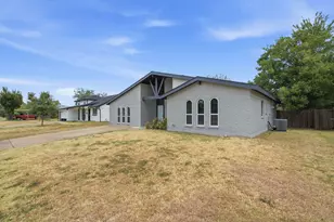 912 Kelley Dr, Everman, TX 76140 - Photo 3