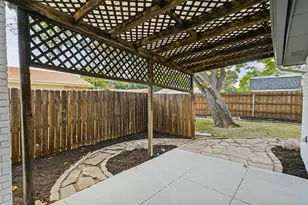 713 Timberdale St, Grand Prairie, TX 75052 - Photo 23