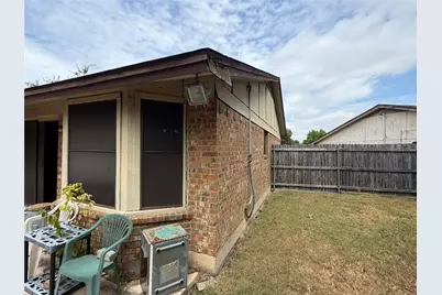 1002 Shana Court, Arlington, TX 76014 - Photo 11