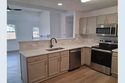 414 Valley Mills Drive, Arlington, TX 76018 - Photo 5