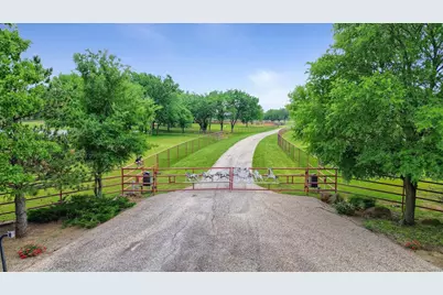 10898 Friendship Road, Pilot Point, TX 76258 - Photo 3