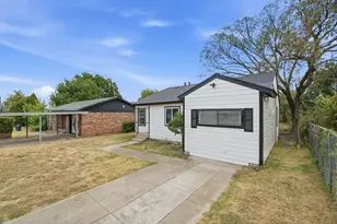 1244 E Mulkey St, Fort Worth, TX 76104 - Photo 3