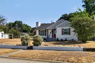 2122 Berwick Ave, Dallas, TX 75203 - Photo 3