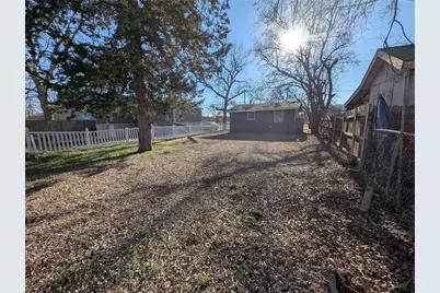 203 S Kouns Street, Cleburne, TX 76031 - Photo 7