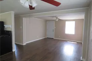203 S Kouns St, Cleburne, TX 76031 - Photo 17