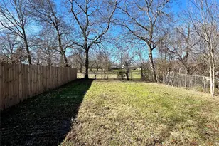 309-2 Braz St, Bonham, TX 75418 - Photo 13