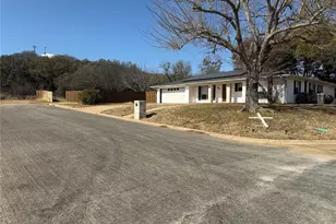 2817 NE 11th St, Mineral Wells, TX 76067 - Photo 3