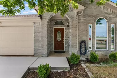 1139 Baja Drive, Grand Prairie, TX 75052 - Photo 3