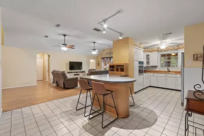 649 Parkridge Boulevard, Burleson, TX 76028 - Photo 9