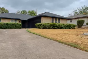 327 Penguin Dr, Dallas, TX 75241 - Photo 1
