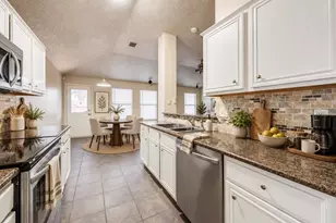 810 Engleside Dr, Arlington, TX 76018 - Photo 7
