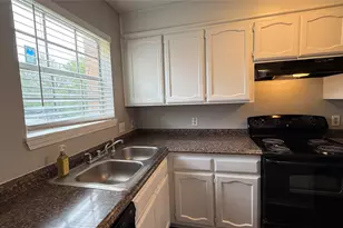 7808 Ashe Ct, Fort Worth, TX 76112 - Photo 5