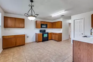 8402 Olivia Meadow Dr, Arlington, TX 76002 - Photo 5