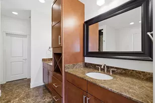 636 E Bluff St, Fort Worth, TX 76102 - Photo 13