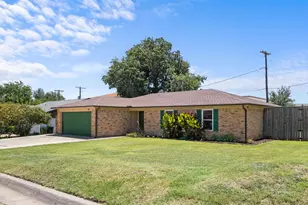 414 Hallmark Dr, Arlington, TX 76011 - Photo 3