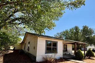 600 Travis St, Nocona, TX 76255 - Photo 3