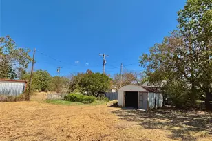 600 Travis St, Nocona, TX 76255 - Photo 17