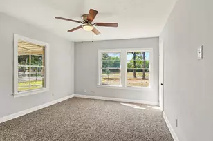 10609 Seagoville Rd, Dallas, TX 75217 - Photo 17