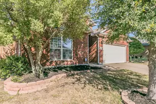5009 Bedfordshire Dr, Fort Worth, TX 76135 - Photo 3