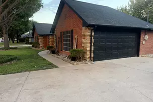 413 Flagstone Dr, Burleson, TX 76028 - Photo 11
