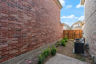 1020 Alyssa Ln, Carrollton, TX 75006 - Photo 19