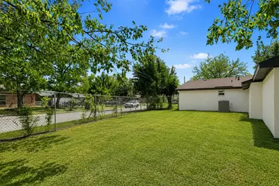 8949 Shorelark Drive, Dallas, TX 75217 - Photo 19