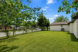 8949 Shorelark Dr, Dallas, TX 75217 - Photo 19