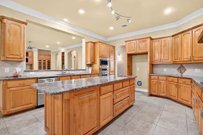 544 Waterchase Drive, Fort Worth, TX 76120 - Photo 17
