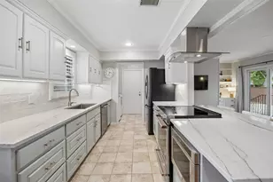 10619 Longmeadow Dr, Dallas, TX 75238 - Photo 5