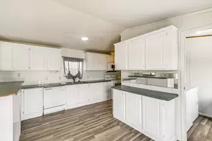 206 Creekview Meadows Ct, Springtown, TX 76082 - Photo 11