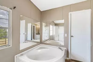 206 Creekview Meadows Ct, Springtown, TX 76082 - Photo 23