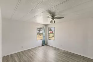 206 Creekview Meadows Ct, Springtown, TX 76082 - Photo 7