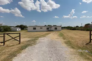 206 Creekview Meadows Ct, Springtown, TX 76082 - Photo 1