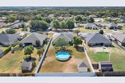 612 Parker Lane, Granbury, TX 76048 - Photo 29