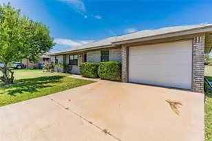 4031 Country Meadows Cir, Granbury, TX 76049 - Photo 3