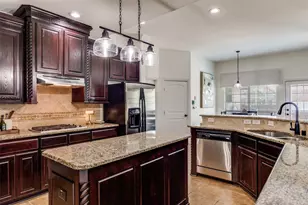 400 S Hampton Ct, Lewisville, TX 75056 - Photo 9