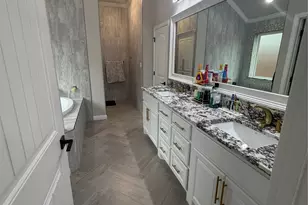 4005 Gallivant Dr, Granbury, TX 76049 - Photo 11