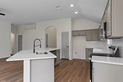 718 W Lonesome Dove Trail, Arlington, TX 76001 - Photo 13