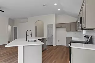 718 W Lonesome Dove Trail, Arlington, TX 76001 - Photo 13