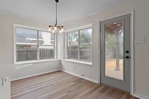 718 W Lonesome Dove Trail, Arlington, TX 76001 - Photo 15