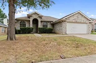 718 W Lonesome Dove Trail, Arlington, TX 76001 - Photo 1