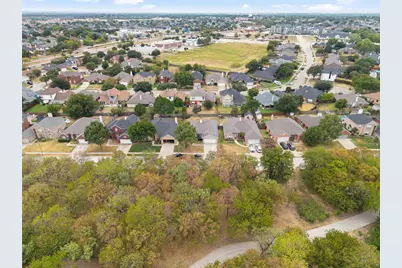 718 W Lonesome Dove Trail, Arlington, TX 76001 - Photo 33